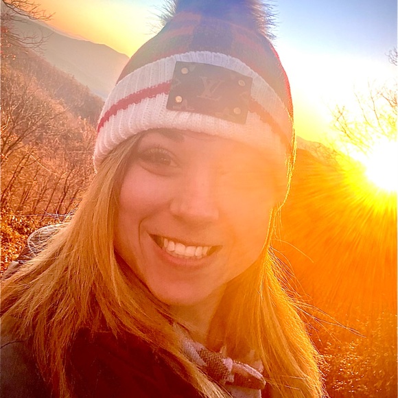 Meet your Posher, Danielle - Picture 1 of 3